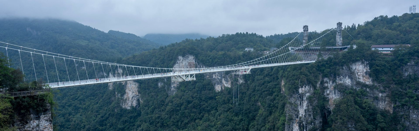 Zhangjiajie Grand Canyon glass-bottomed bridge