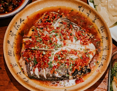 Steamed fish head with chopped chili